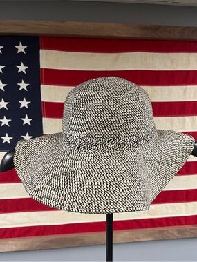 Sunday Afternoons UV Charleston Black & White Braided Wide-Brim Sun Hat